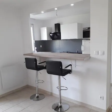Calme Avec Piscine Apartman