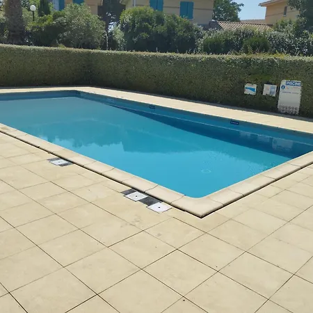 Calme Avec Piscine Apartman